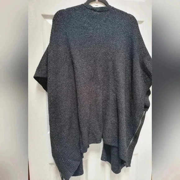 Cabi Luxury Sweater Poncho Limited Edition Metallic Knit Black Size Med/Large - Picture 2 of 4